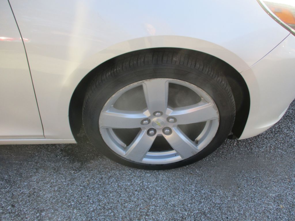 Photo 4 of this CHEVROLET MALIBU