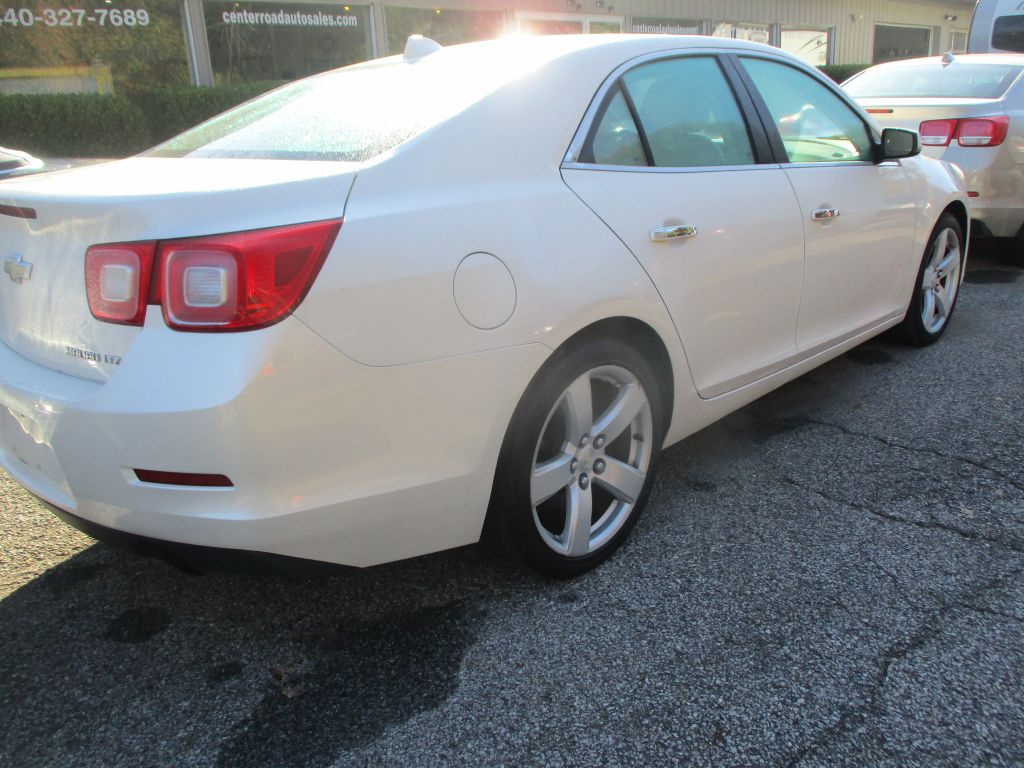 Photo 5 of this CHEVROLET MALIBU