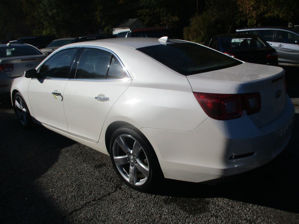 Photo 7 of this CHEVROLET MALIBU