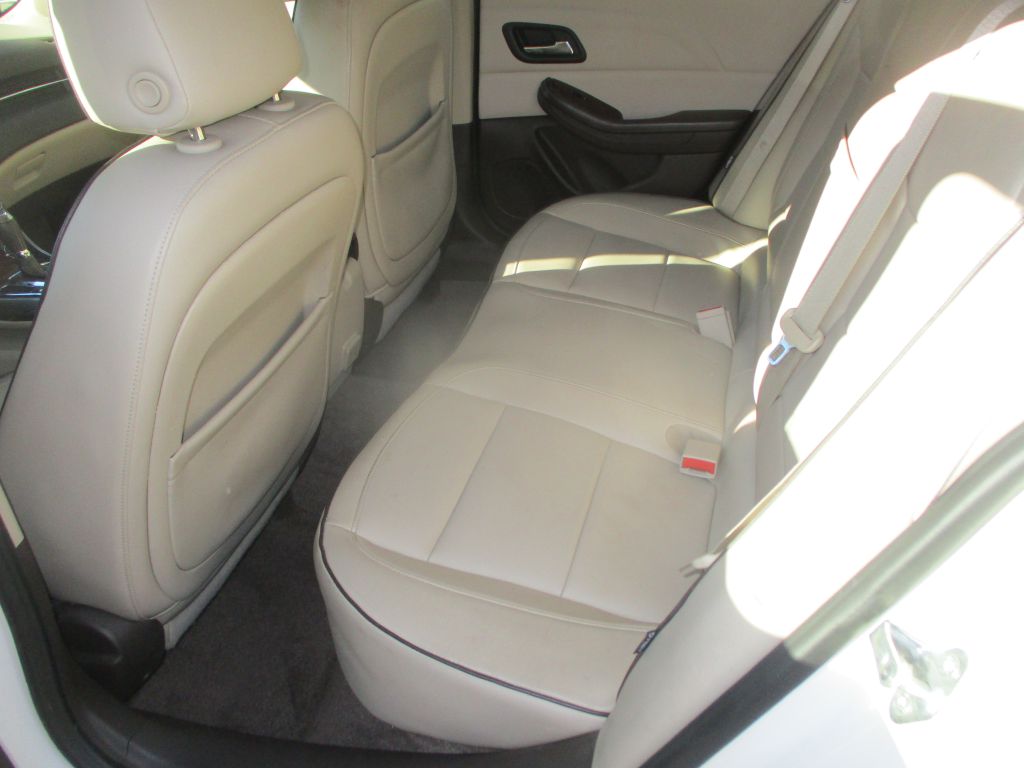 Photo 9 of this CHEVROLET MALIBU