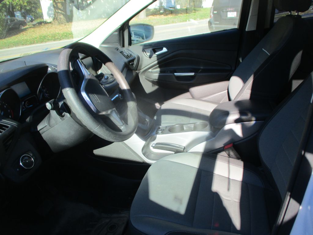 Photo 12 of this FORD ESCAPE