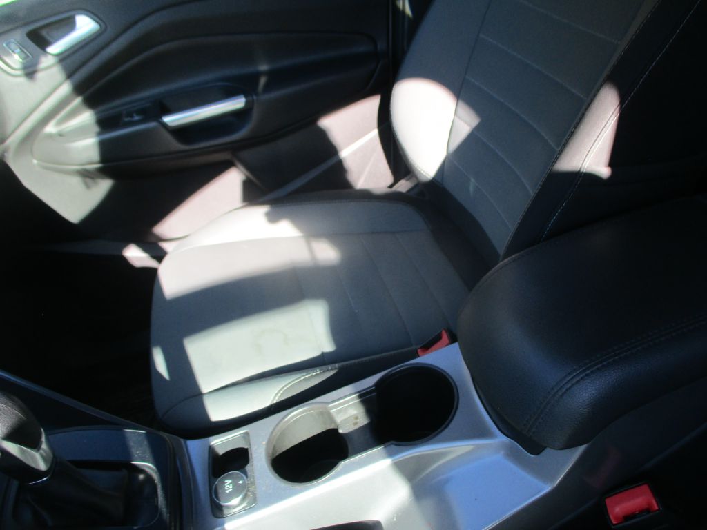Photo 13 of this FORD ESCAPE