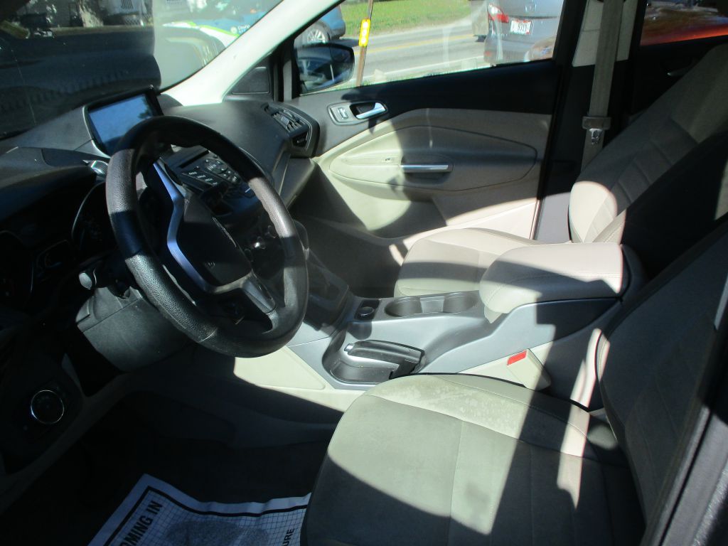 Photo 13 of this FORD ESCAPE
