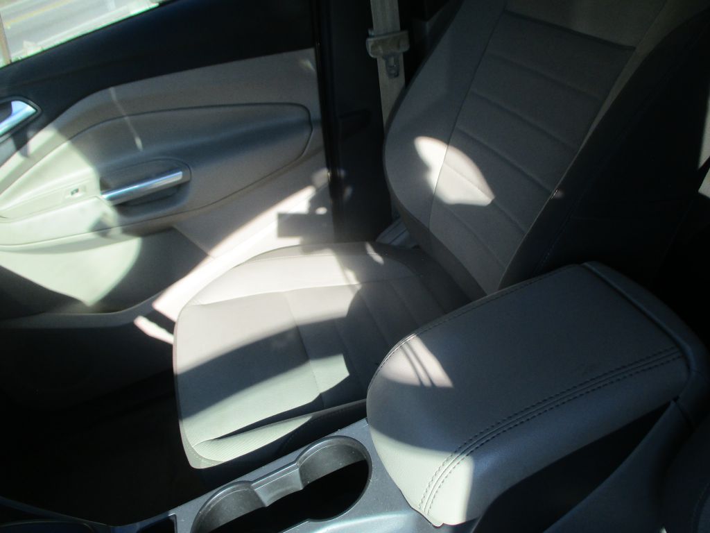 Photo 14 of this FORD ESCAPE