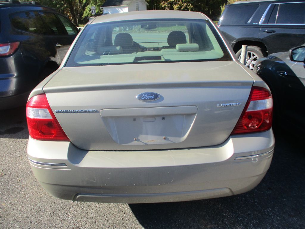 Photo 8 of this FORD FIVE HUNDRED