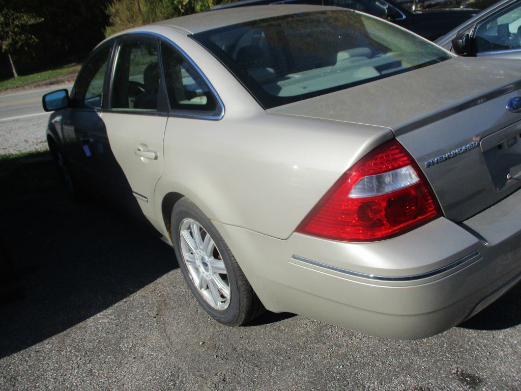 Photo 9 of this FORD FIVE HUNDRED