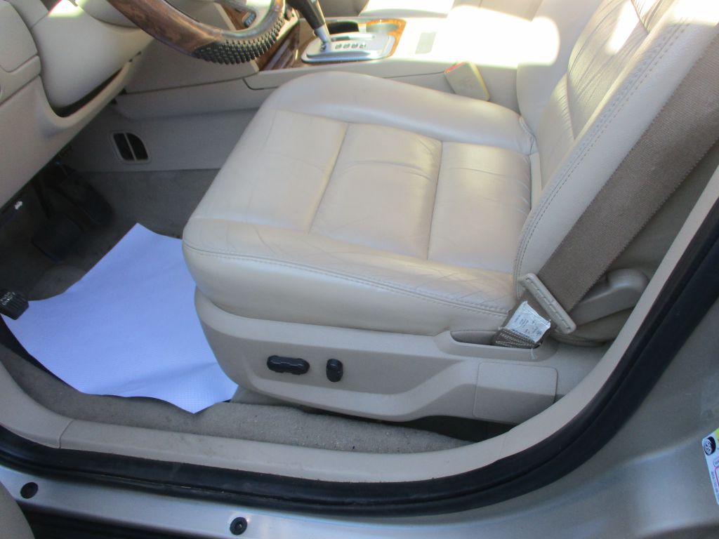 Photo 14 of this FORD FIVE HUNDRED