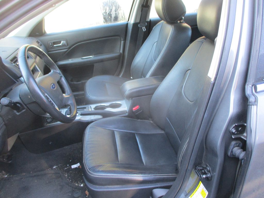 Photo 9 of this FORD FUSION