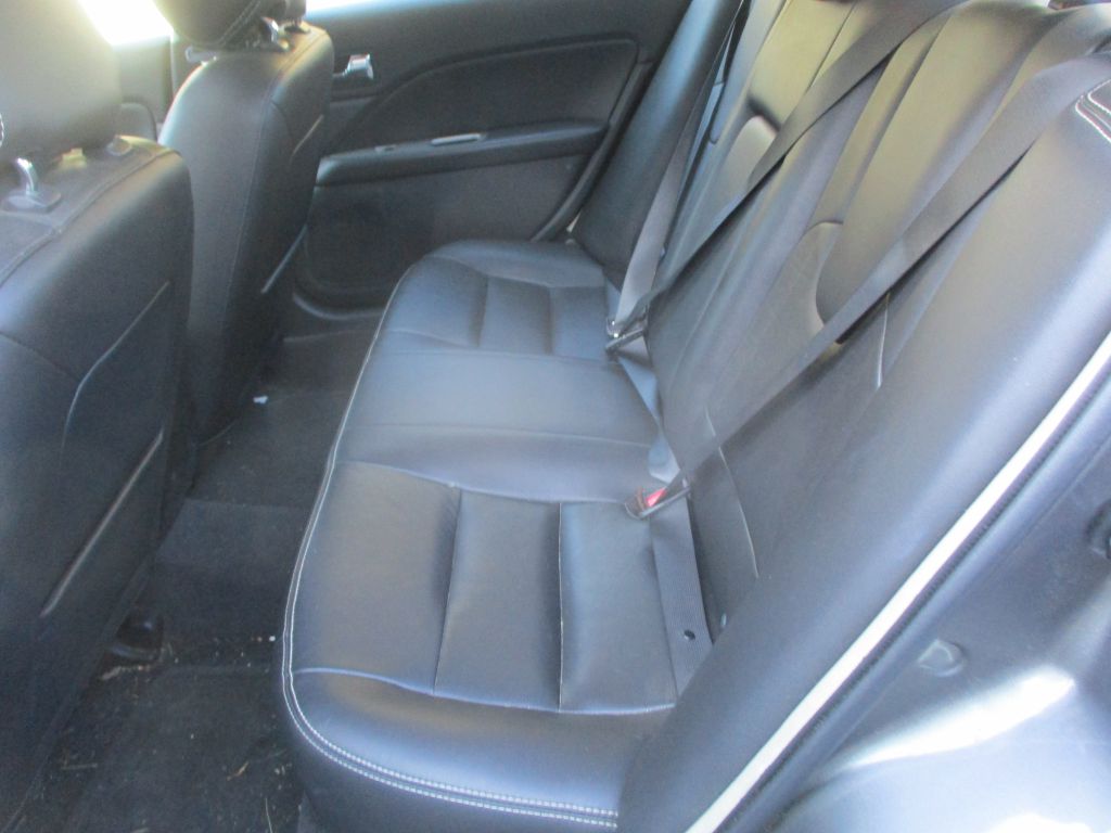 Photo 10 of this FORD FUSION