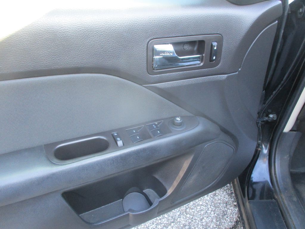 Photo 8 of this FORD FUSION