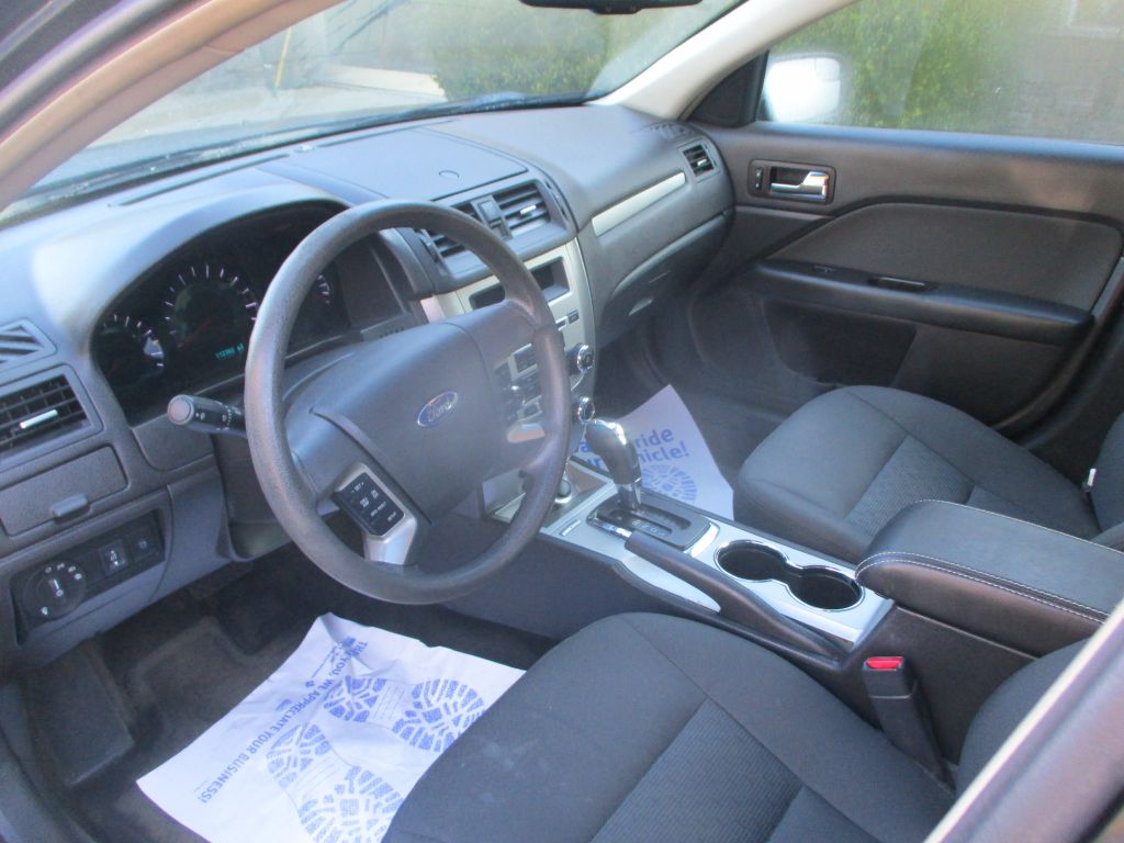 Photo 12 of this FORD FUSION