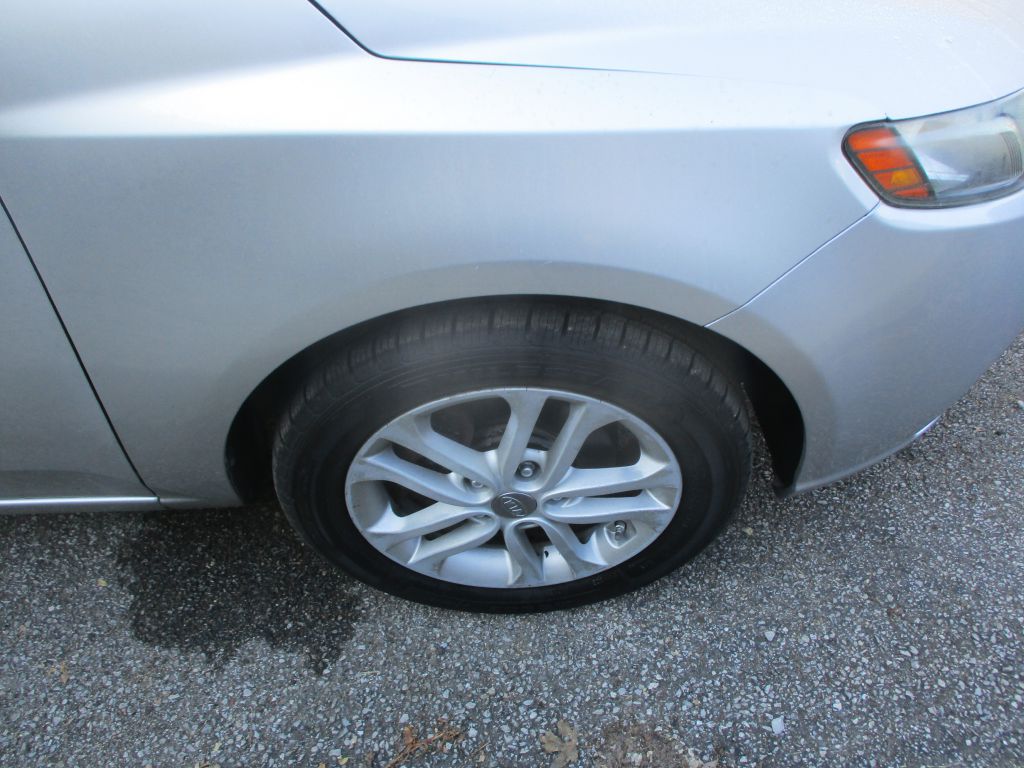 Photo 2 of this KIA FORTE
