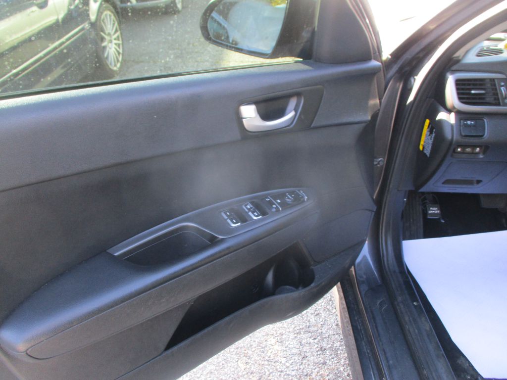 Photo 9 of this KIA OPTIMA