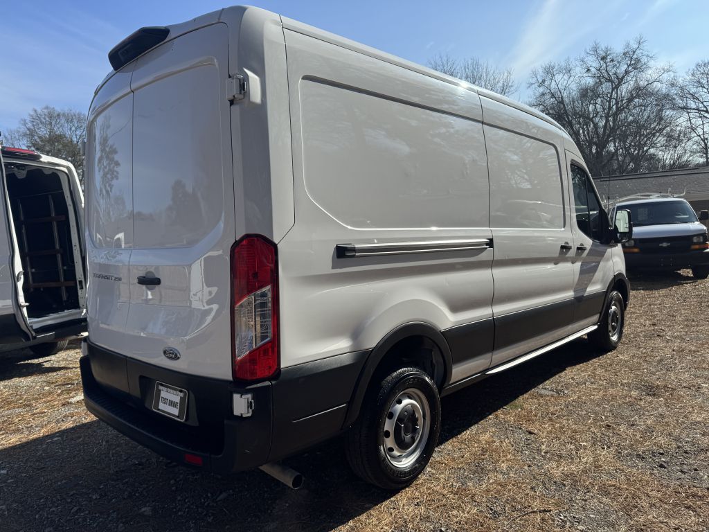 Photo 3 of this FORD TRANSIT