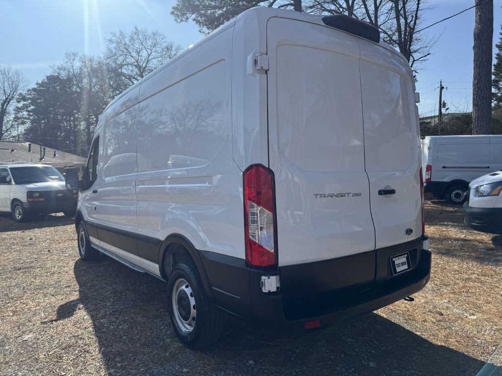Photo 4 of this FORD TRANSIT