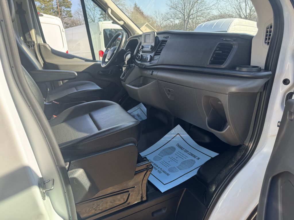Photo 7 of this FORD TRANSIT