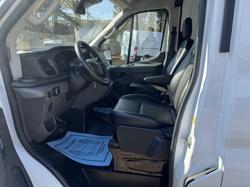 Photo 8 of this FORD TRANSIT