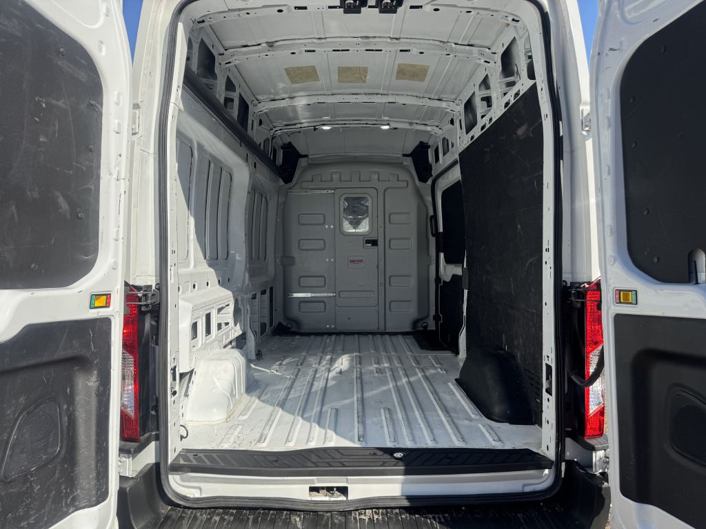 Photo 17 of this FORD TRANSIT