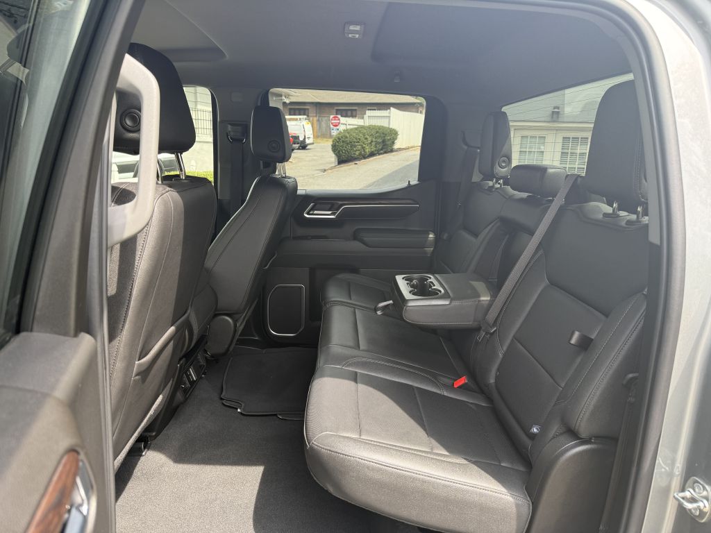 Photo 7 of this GMC SIERRA
