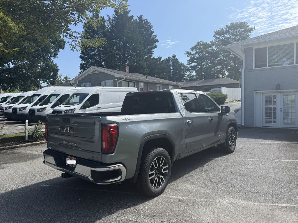 Photo 3 of this GMC SIERRA