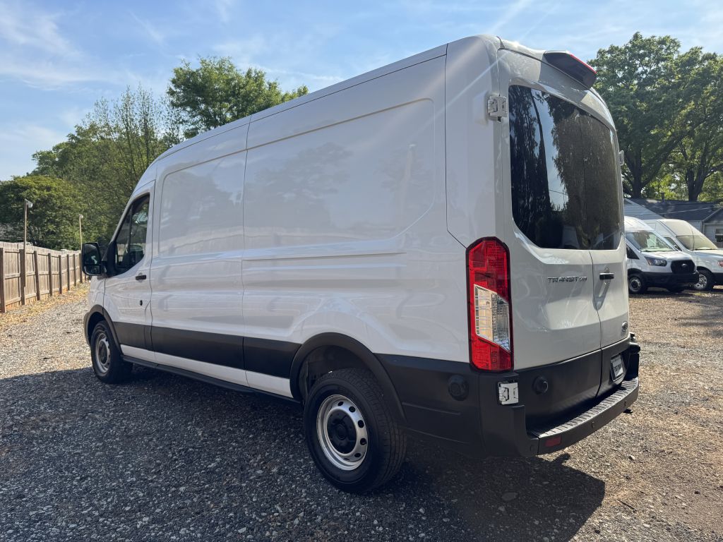 Photo 3 of this FORD TRANSIT