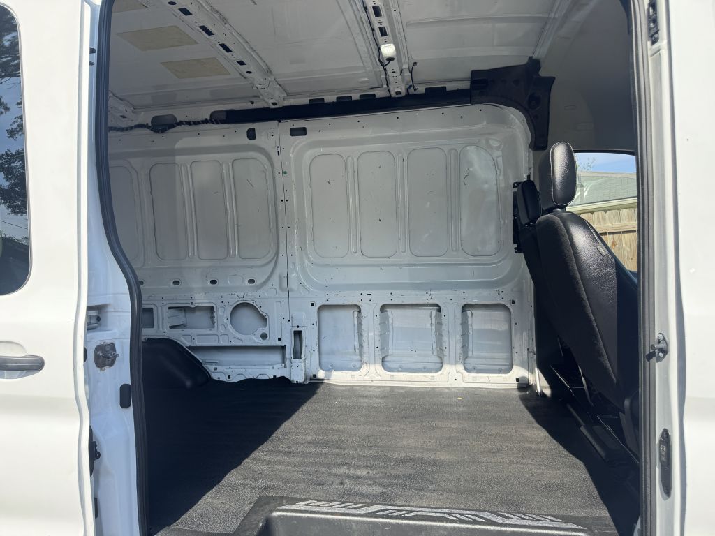 Photo 6 of this FORD TRANSIT