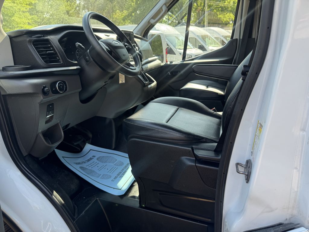 Photo 8 of this FORD TRANSIT