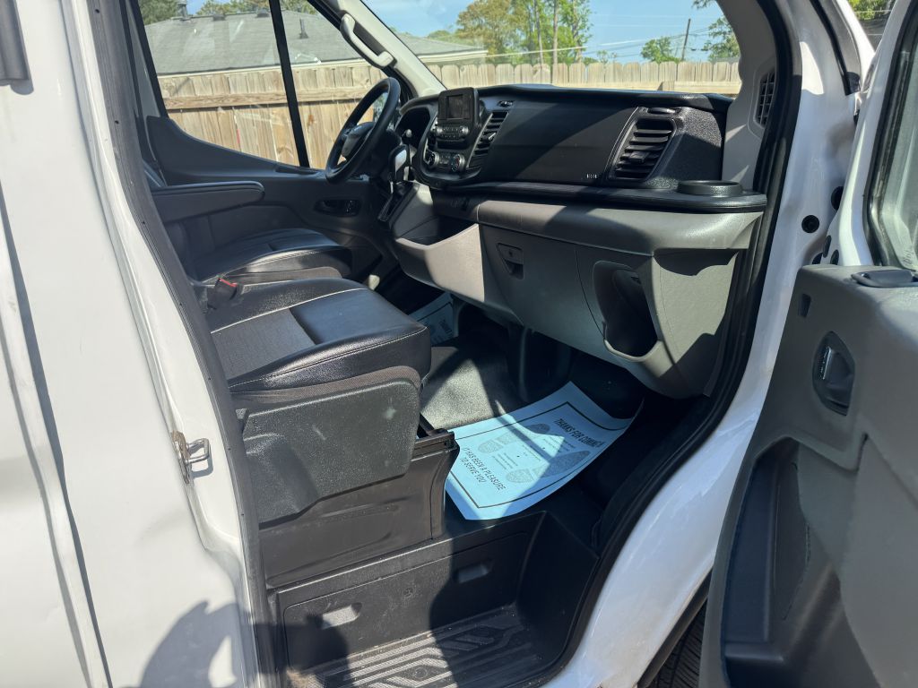 Photo 9 of this FORD TRANSIT