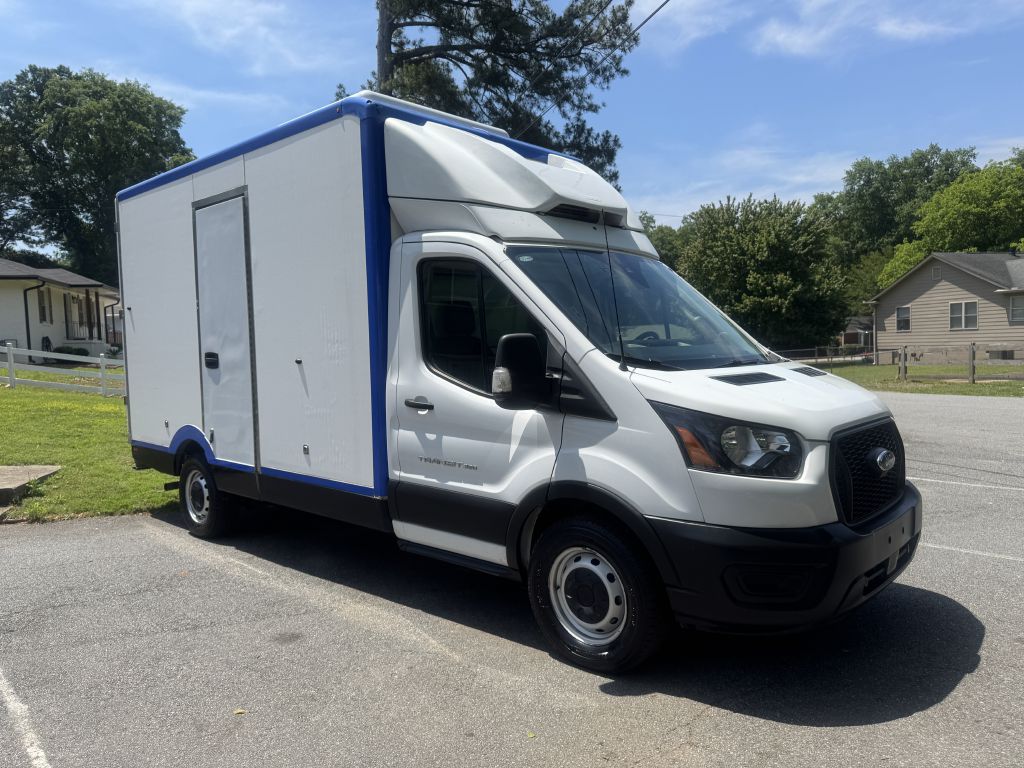 Photo 2 of this FORD TRANSIT