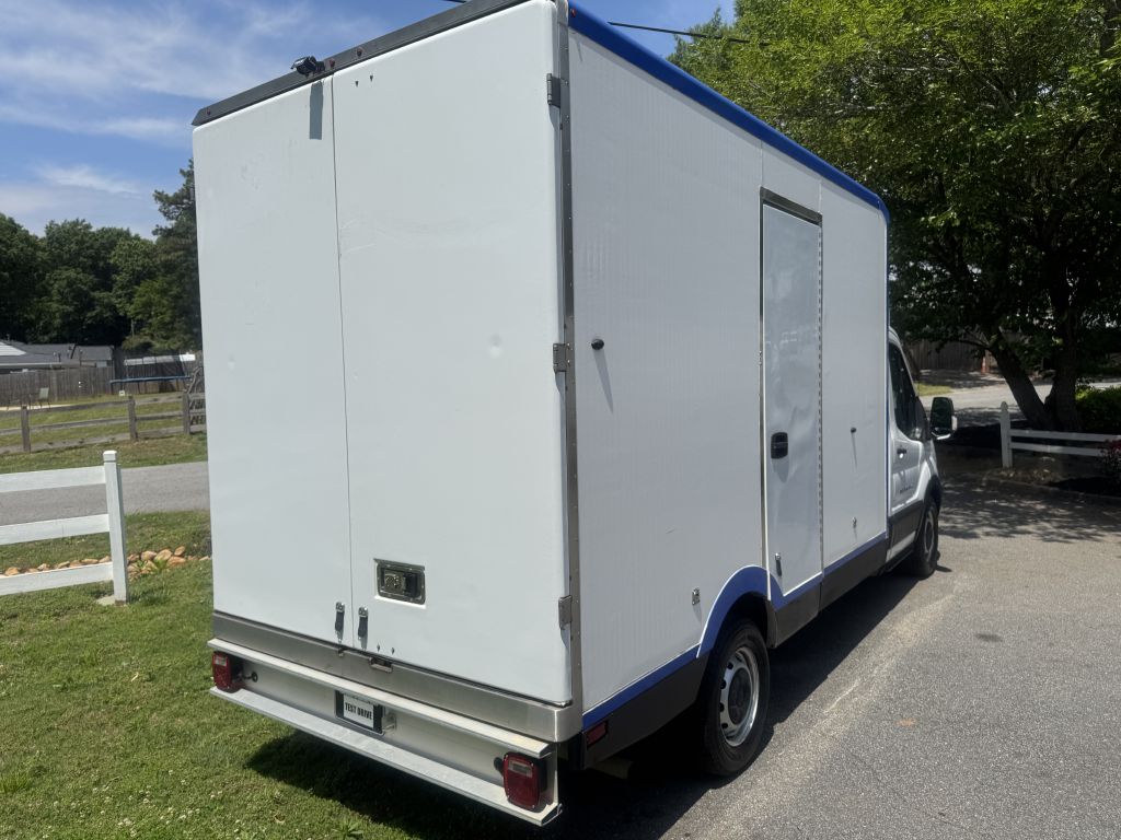Photo 5 of this FORD TRANSIT