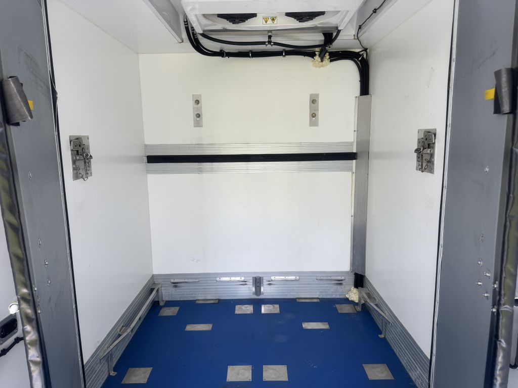 Photo 16 of this FORD TRANSIT
