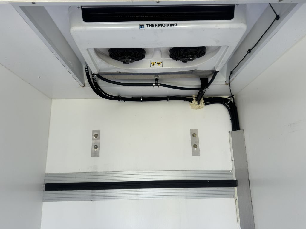 Photo 17 of this FORD TRANSIT