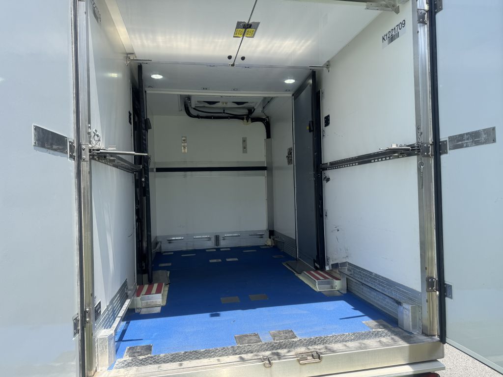 Photo 15 of this FORD TRANSIT