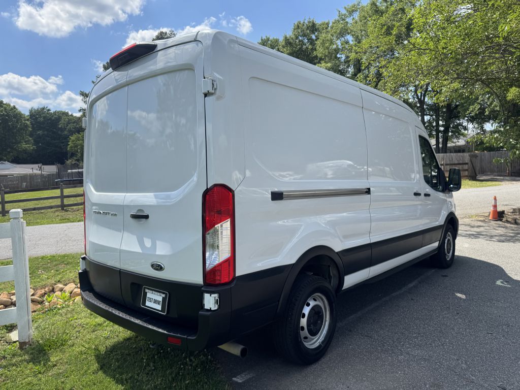 Photo 3 of this FORD TRANSIT