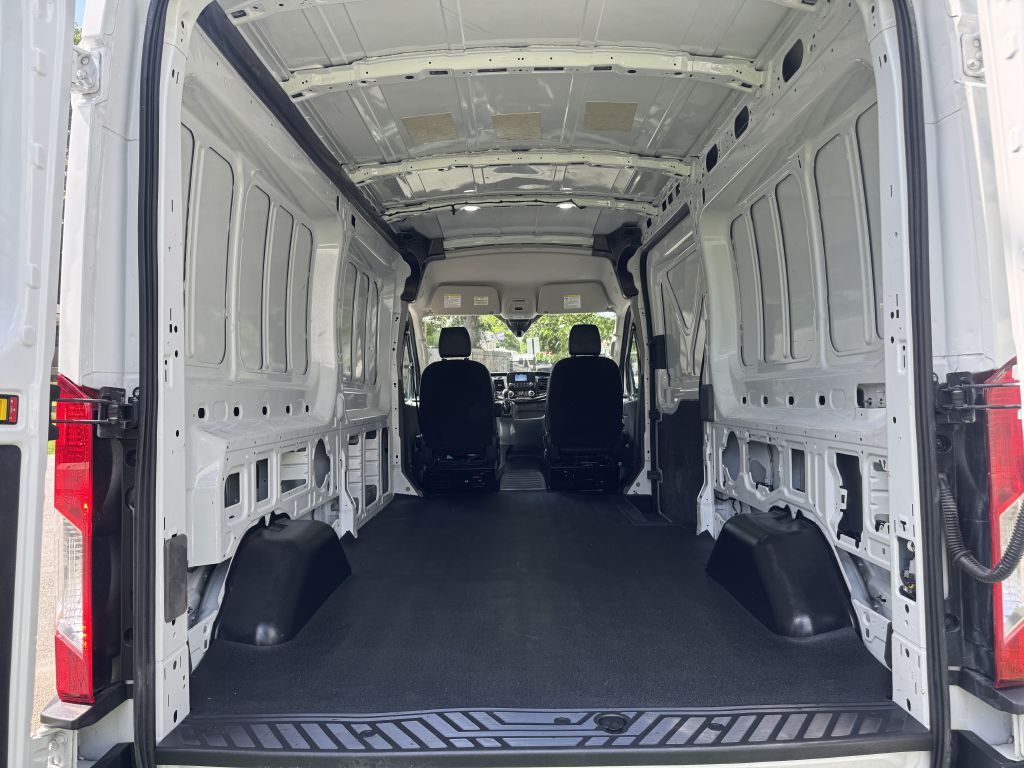 Photo 5 of this FORD TRANSIT