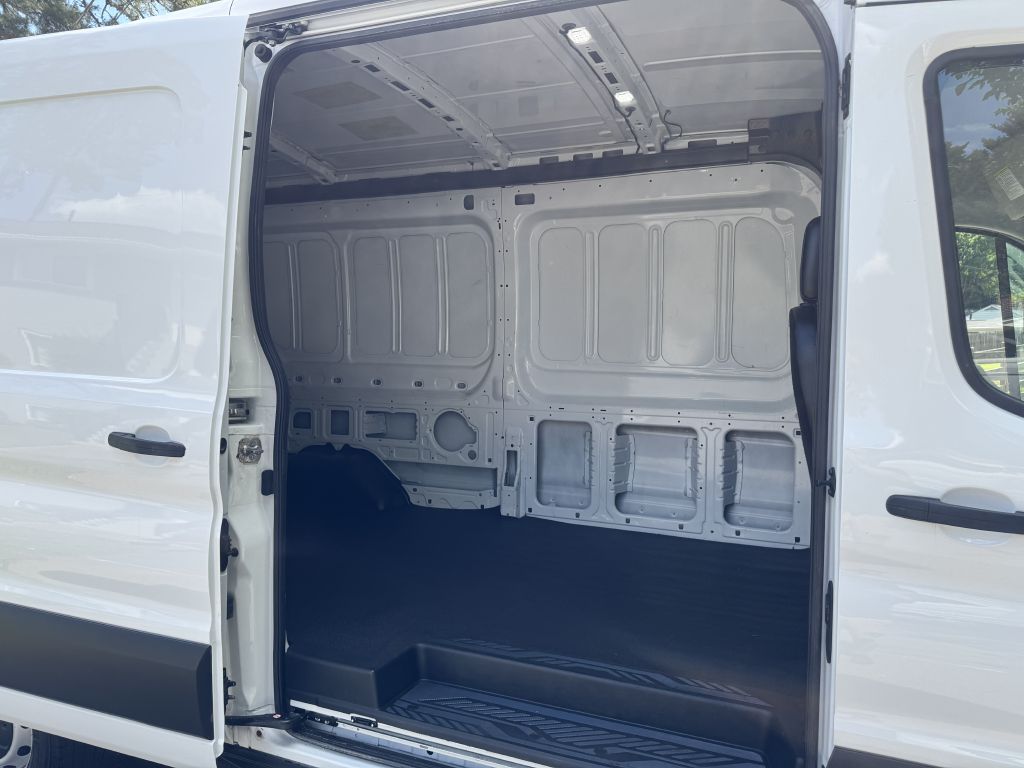 Photo 6 of this FORD TRANSIT