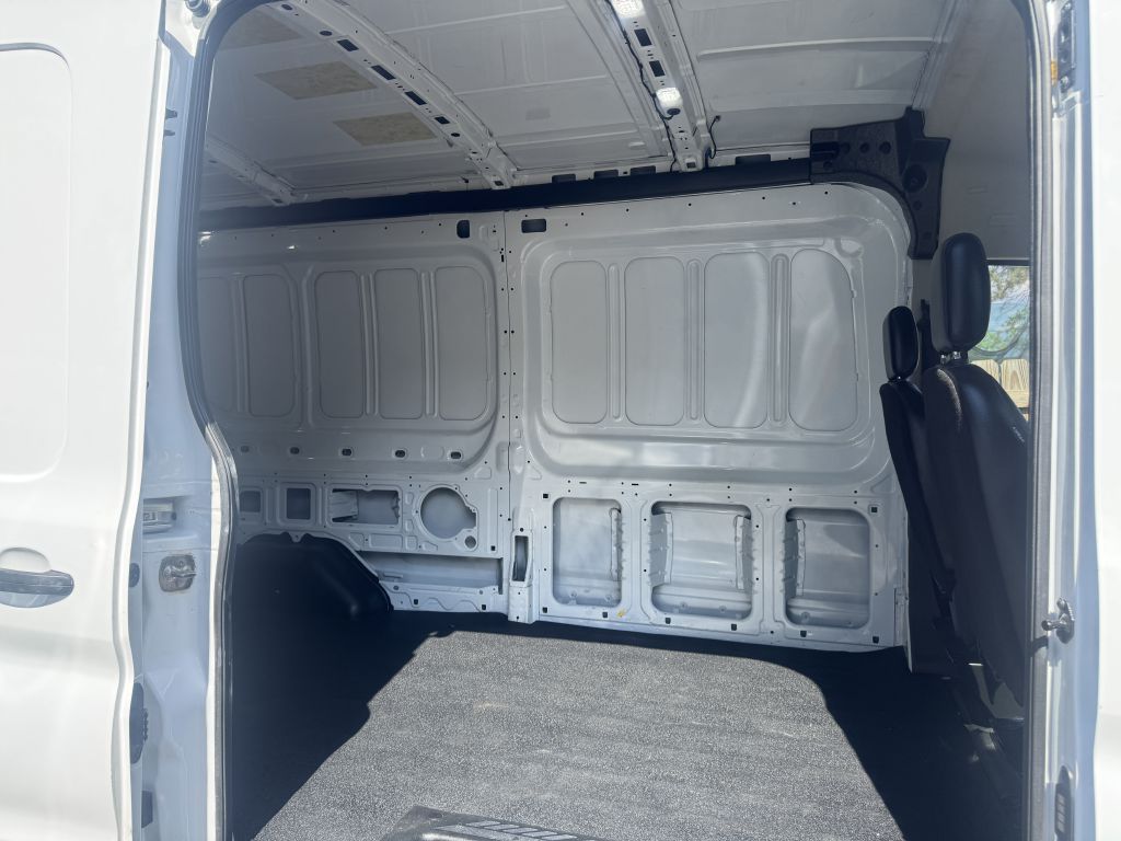 Photo 6 of this FORD TRANSIT