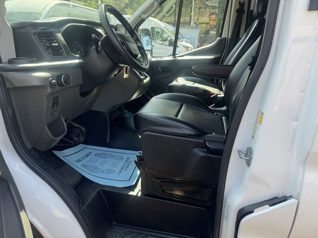 Photo 9 of this FORD TRANSIT