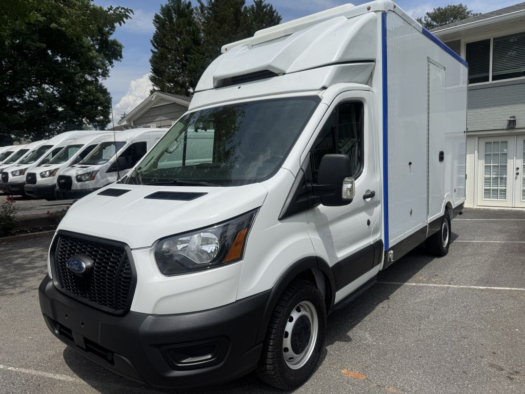 Photo 2 of this FORD TRANSIT
