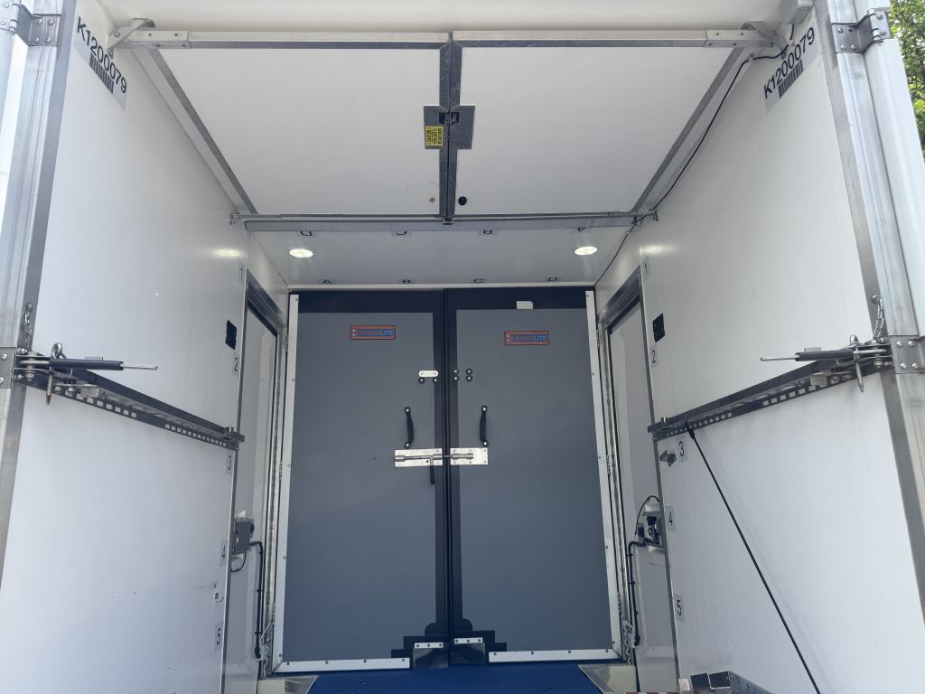 Photo 8 of this FORD TRANSIT