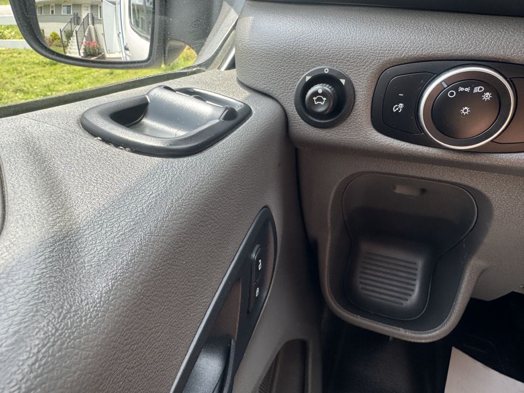 Photo 14 of this FORD TRANSIT