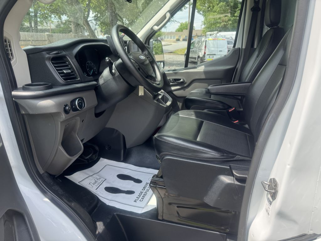 Photo 17 of this FORD TRANSIT