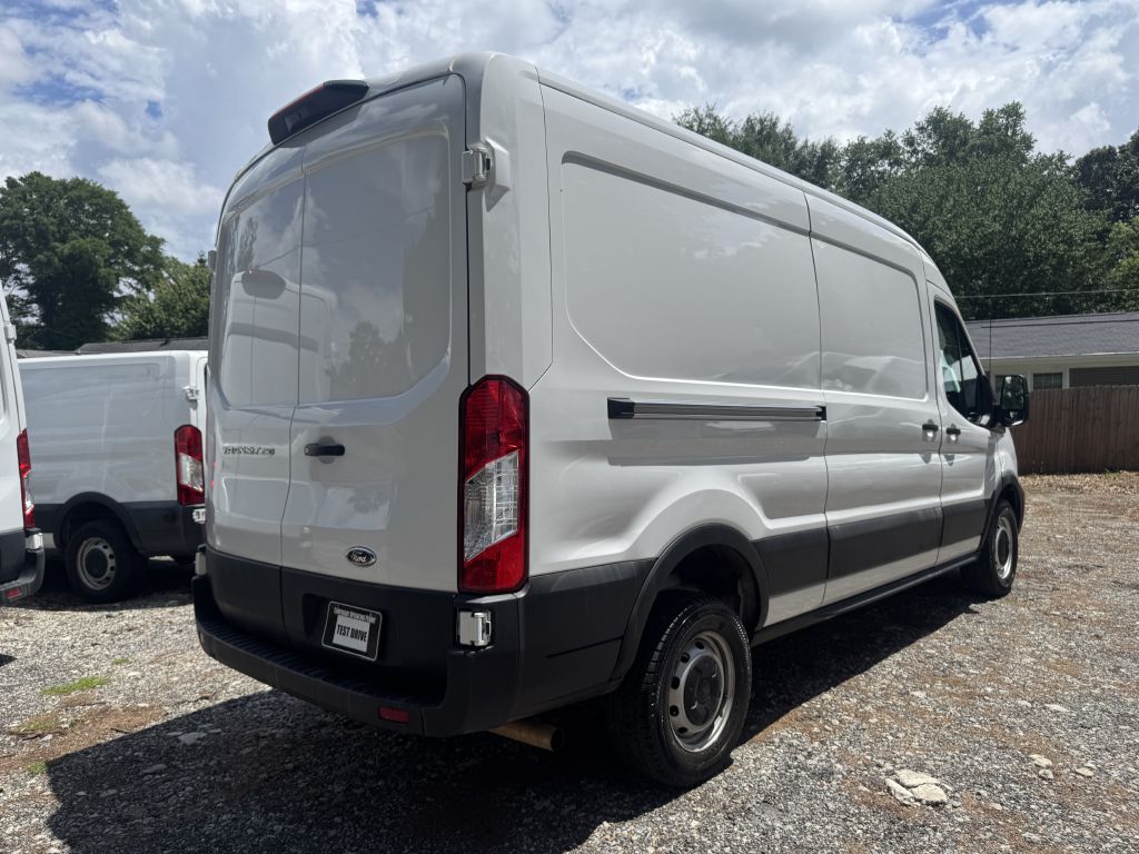 Photo 3 of this FORD TRANSIT