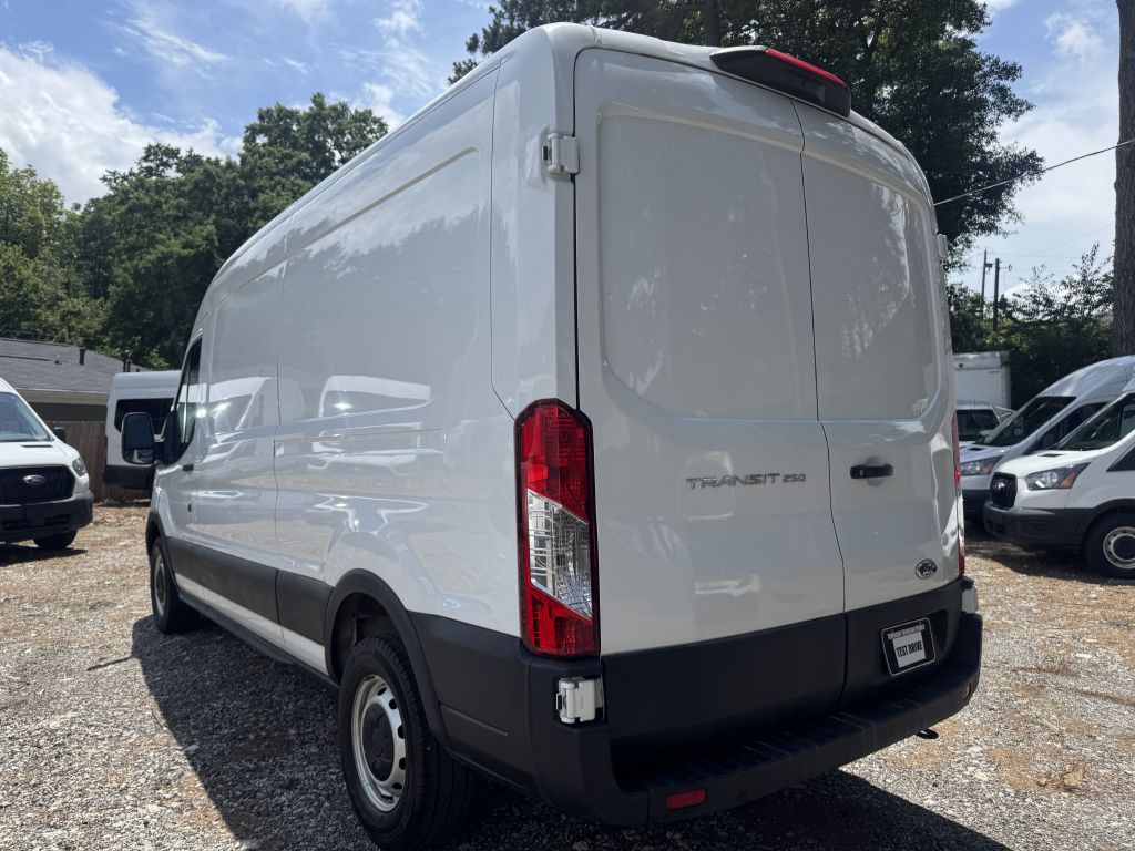 Photo 4 of this FORD TRANSIT