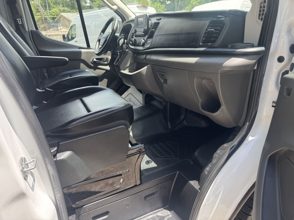 Photo 13 of this FORD TRANSIT