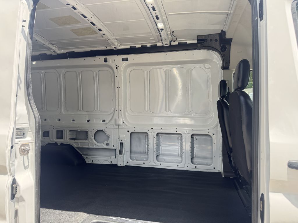 Photo 15 of this FORD TRANSIT