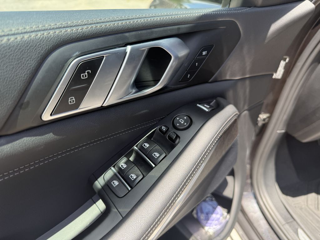 Photo 7 of this BMW X5