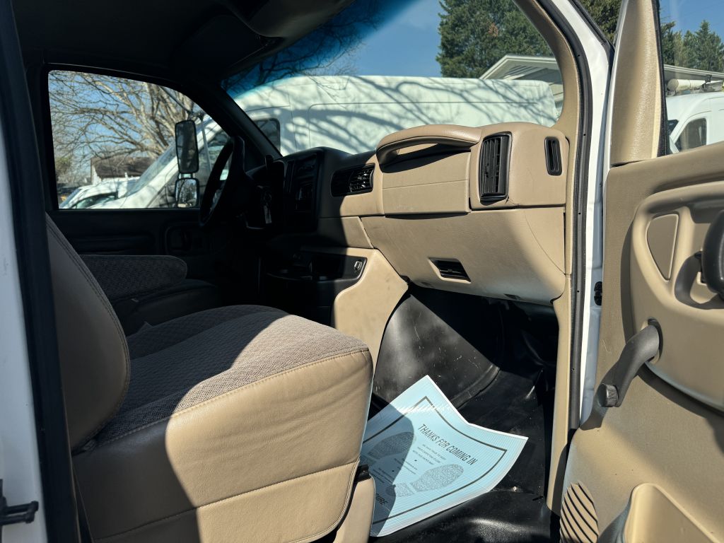 Photo 8 of this GMC SAVANA