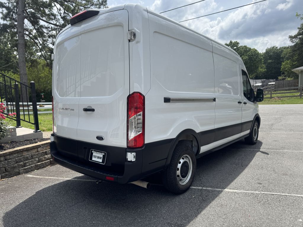 Photo 3 of this FORD TRANSIT