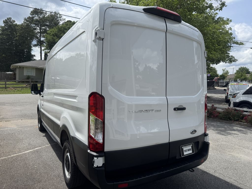 Photo 4 of this FORD TRANSIT